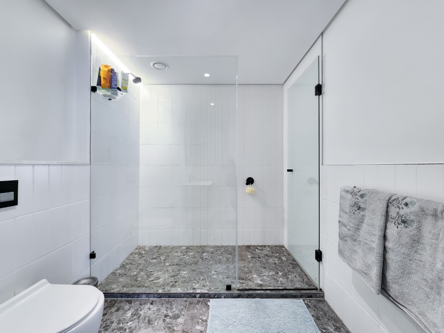 2 Bedroom Property for Sale in Sea Point Western Cape